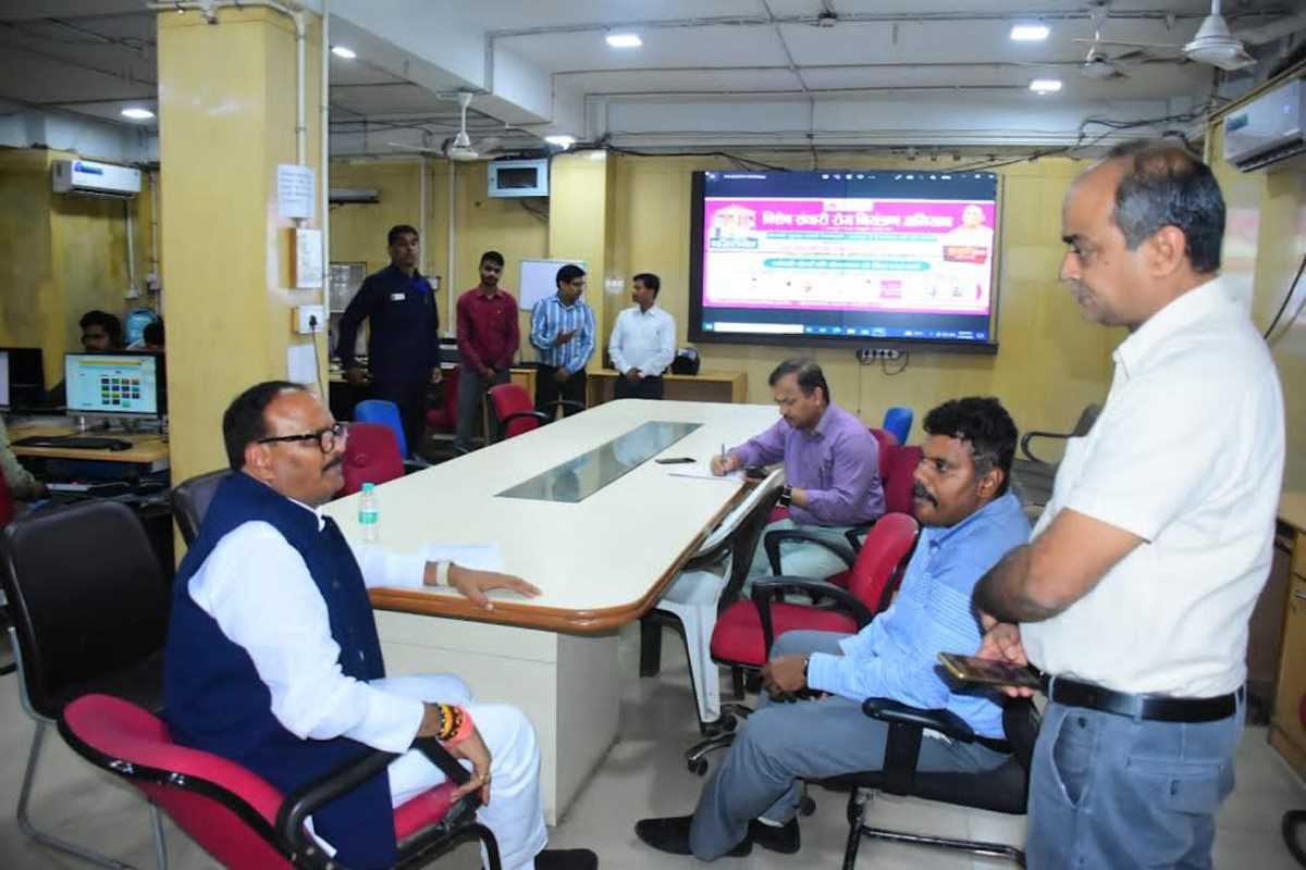 चिकित्सालयों में डेंगू के उपचार की आवश्यक दवाएं, प्लेटलेट्स एवं संसाधन उपलब्ध : ब्रजेश पाठक